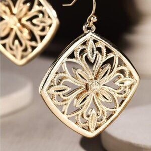 Diamond Shaped Flower Earrings Gold Tone Filigree Dainty Minimalistic